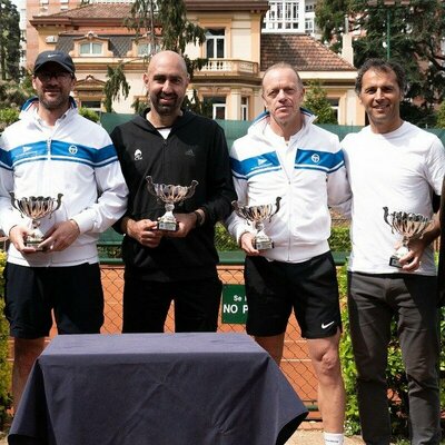 De izquerda a derecha, Miguel A. Traverso Rodríguez (campeón +35), Marcos Trivín García (subcampeón), Miguel Cuesta Martínez (subcampeón +45) y Juan Barrio Gutiérrez (campeón).