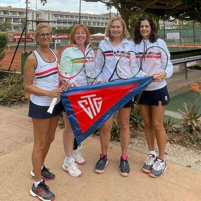 El equipo del Real Club de Tenis compitió en la categoría de mayores de 50 con Cristina Fernández Schmitz, Marina Sandalis Tasgolu, Isabel De la Rosa Fernández y Silvina Leonor Reparado.