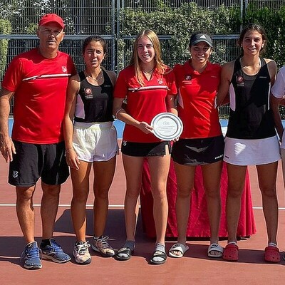El Club de Tenis Tarragona, subcampeón, jugó contra las campeonas con Martina Genis, Adriana Pujols, Jana Genis y Guadalupe Pérez.