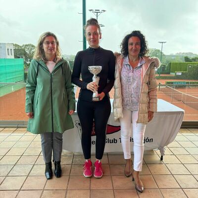 Cristina García, del Real Club de Tenis de Avilés, campeona de Asturias +45