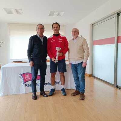 Juan Barrio Gutiérrez, del Grupo Covadonga, campeón de Asturias +45