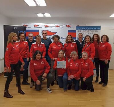 Equipo femenino +45 del Real Grupo de Cultura Covadonga, campeonas de Asturias 2024. La foto es de diciembre de 2023, no hay una más reciente con el equipo completo