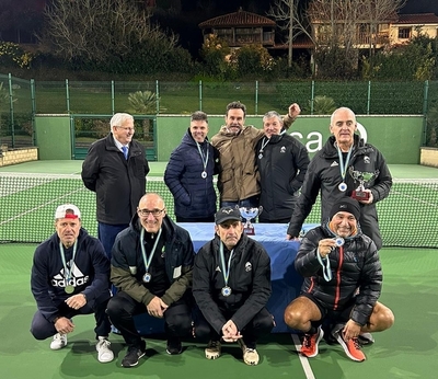 Equipo de veteranos +45 del Club de Tenis Mieres del Camín, subcampeón de Asturias 2022 en segunda categoría.