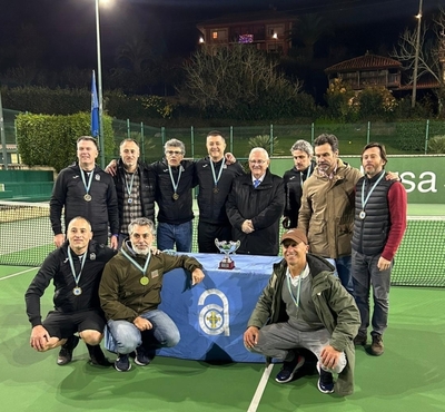 Equipo A de veteranos +45 del Centro Asturiano de Oviedo, campeón de Asturias 2022 en segunda categoría.