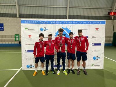Campeones junior de Asturias (RGCC A): Gonzalo Fernández Ornia, Nicolás Meana Ojanguren, Lucas Descalzo Álvarez, David Menéndez Álvarez y Darío Carballal Figaredo.