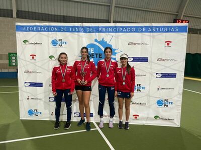 Subcampeonas junior de Asturias (RGCC B): Iris Álvarez Fernández, Alba Fernández Valdés, Claudia Piñera Celorio y Marta Vázquez Palacio.