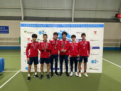 Subcampeones junior (RGCC B): Andrés Rodríguez Urdiales, Pablo Redondo Montalvo, Pablo Prieto Peláez, Javier Suárez Rodríguez, Carlos Villa Rodríguez y Adrián Muñiz Rodríguez.