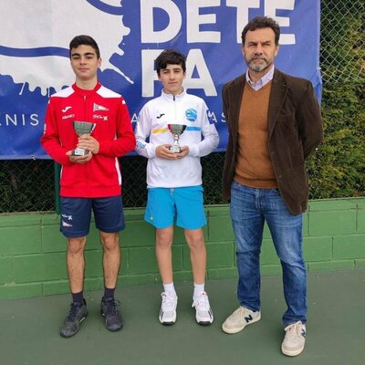 Cadetes masculinos, campeón y finalista: Javier Suárez Rodríguez y Daniel Fernández García.