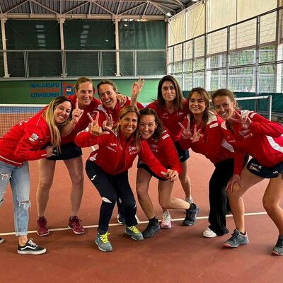 LAS CHICAS +35 DEL GRUPO COVADONGA SE PROCLAMAN CAMPEONAS DE LA LIGA 2024 LAS CHICAS +35 DEL GRUPO COVADONGA SE PROCLAMAN CAMPEONAS DE LA LIGA 2024
